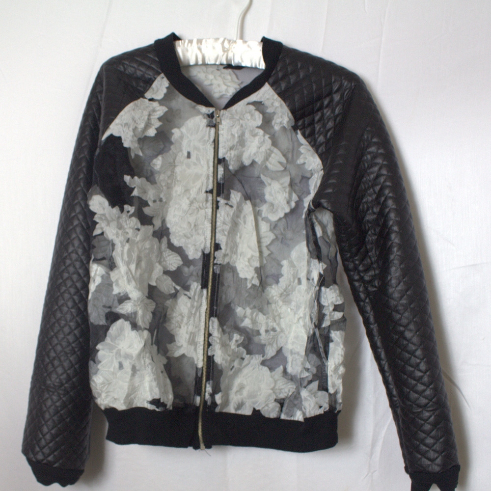 Women's black and white quilted long sleeve Jacket